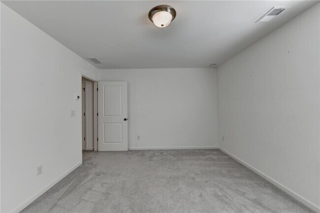 Building Photo - 5650 Bergeson Wy