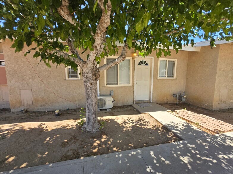 Building Photo - 16340 Villa Dr