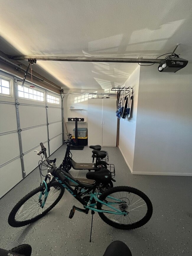 Building Photo - 3bdr 2 bth with a Bonus Room in Spring Val...