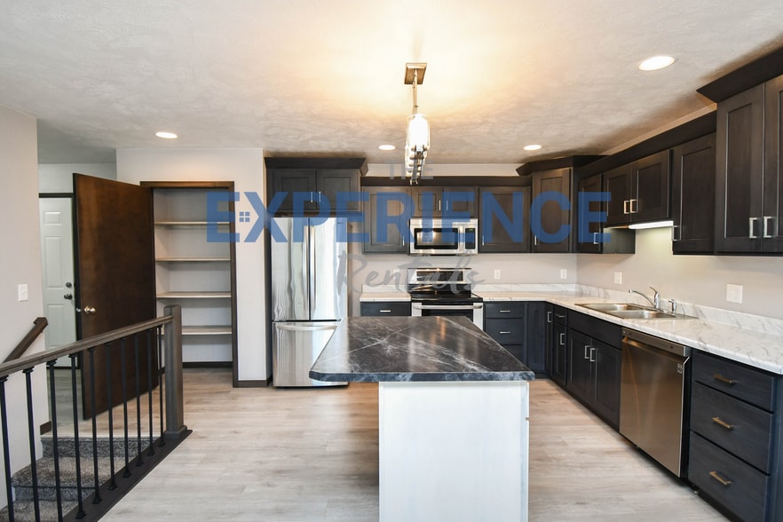 Building Photo - 3704 S Outfield Cir