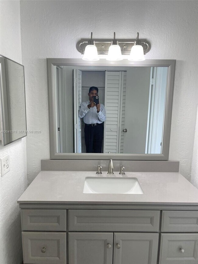 Building Photo - 2580 Coral Springs Dr