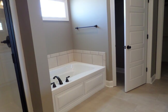 Building Photo - 3 BR/ 2BA Off Nicholson between Bluebonnet & University Club