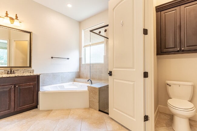 Building Photo - 5041 Country Nest