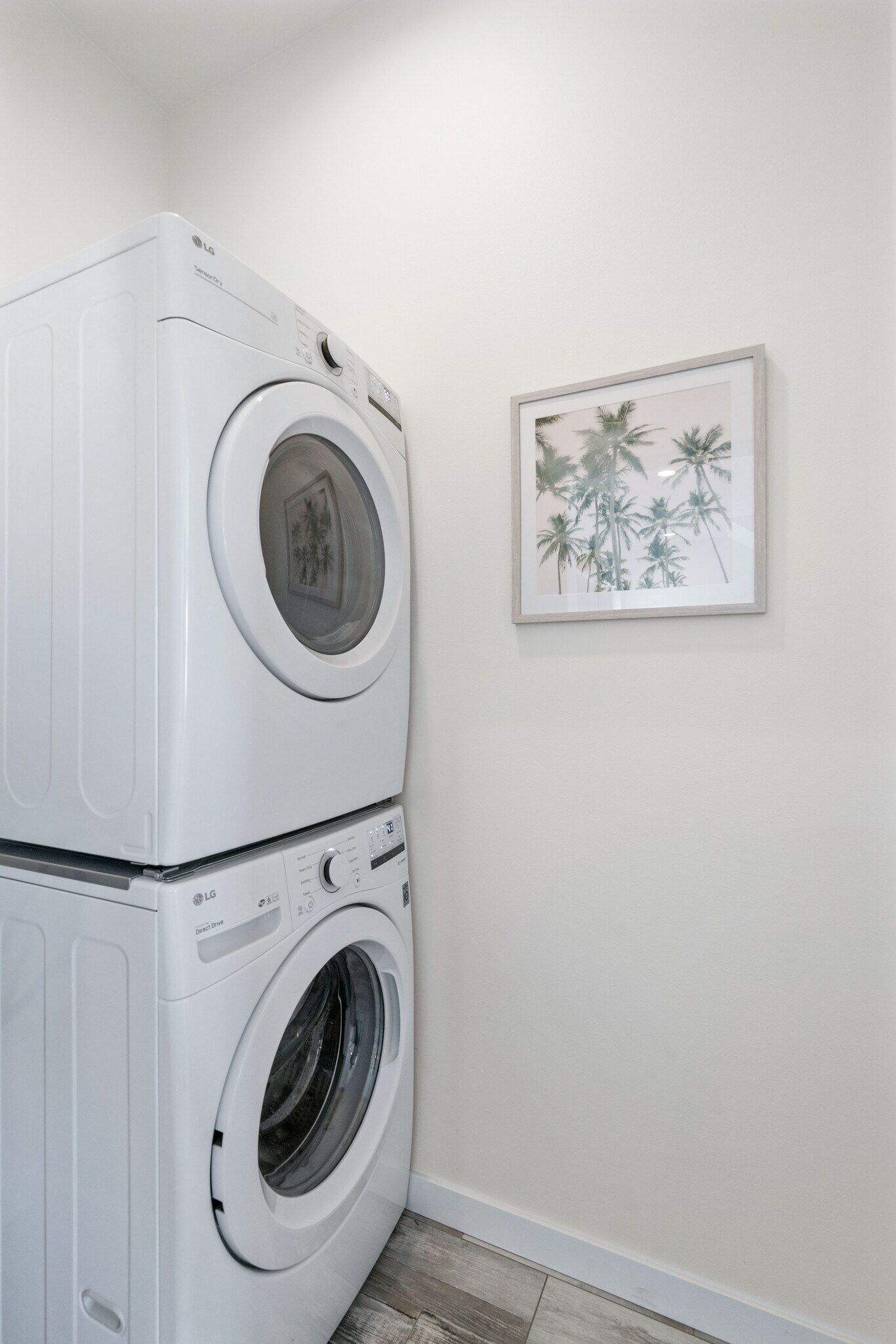 Stackable Laundry - 823 Orondo Ave