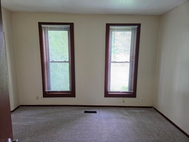 Building Photo - 2516 N Lyndale Ave