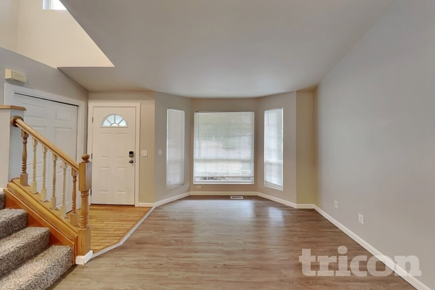 Building Photo - 6295 Grandridge Dr SE