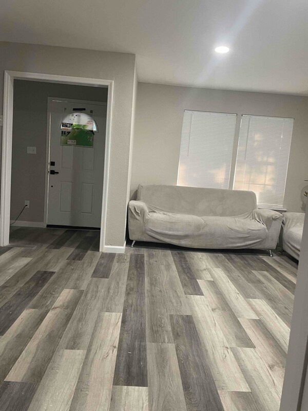 Building Photo - 1107 Basin St