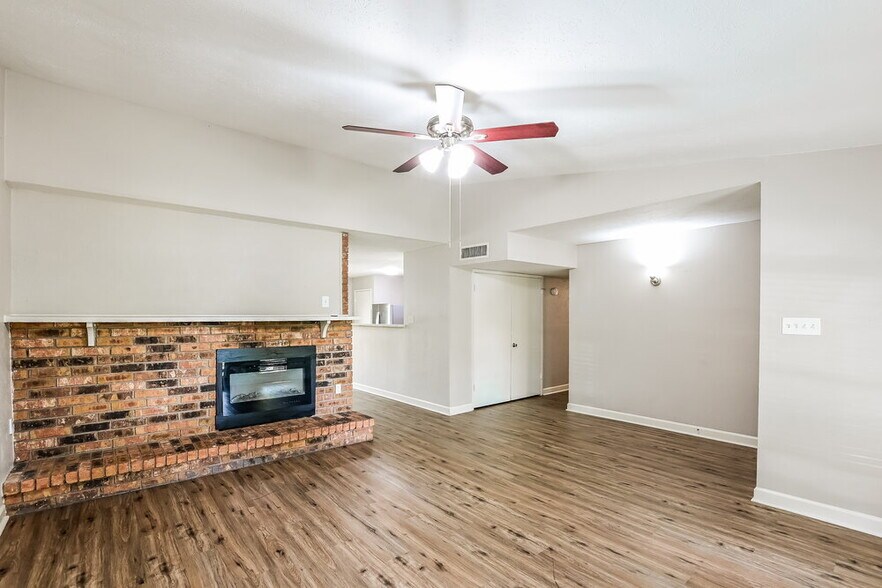 Building Photo - 17611 Ranch Country Rd