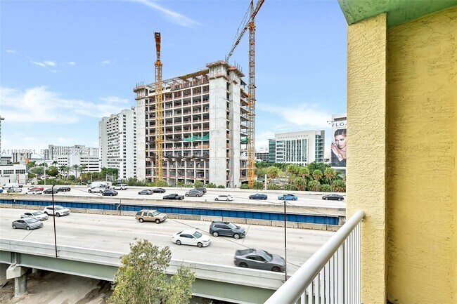 Building Photo - 1350 NW 8th Ct