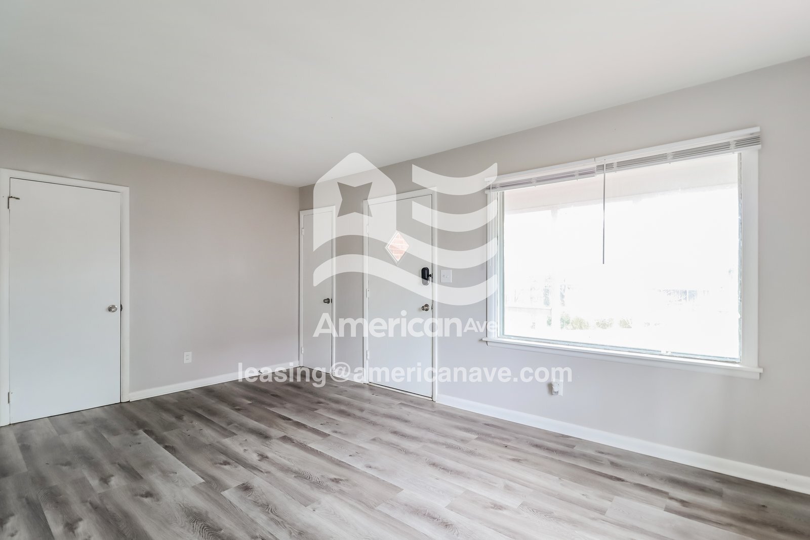 Building Photo - 25 10th Ave SW