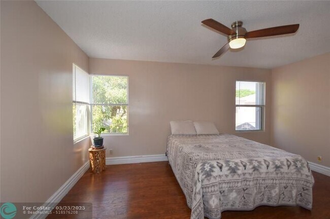 Building Photo - 10691 NW 12th Dr