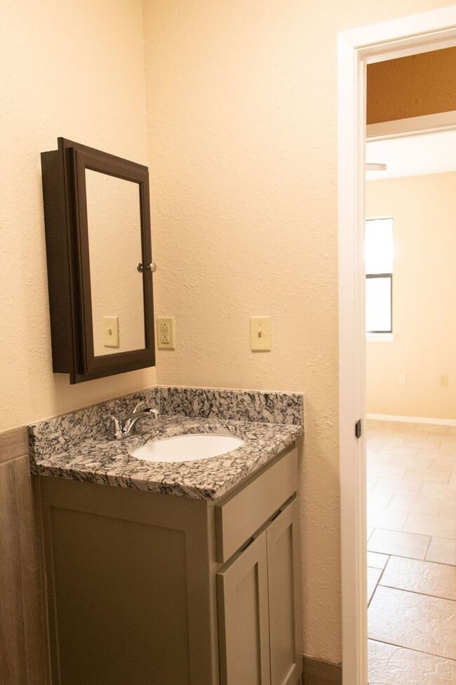 Building Photo - Newly Remodeled 3/2/1 on Wooded Lot