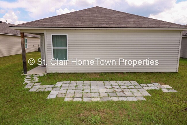 Building Photo - Nearly New Home in Fox Hollow Subdivision