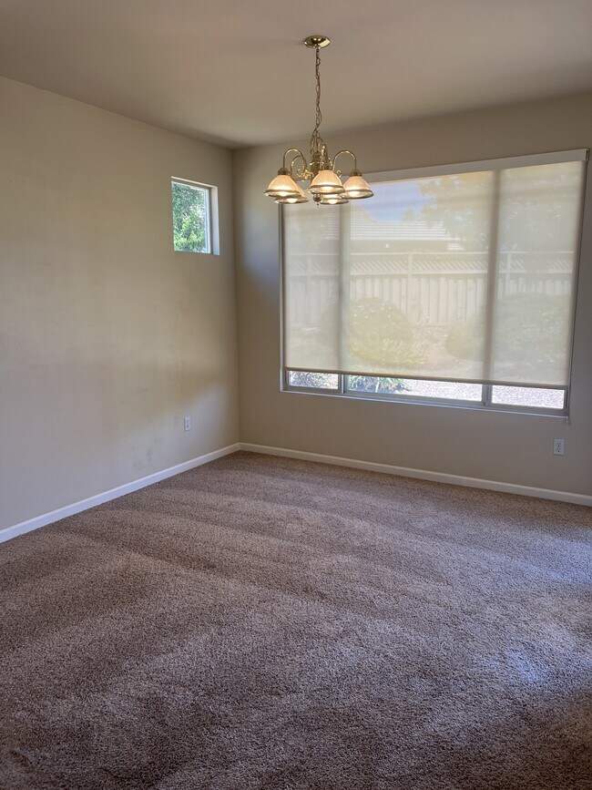 Building Photo - 1205 Shadow Glen Ln