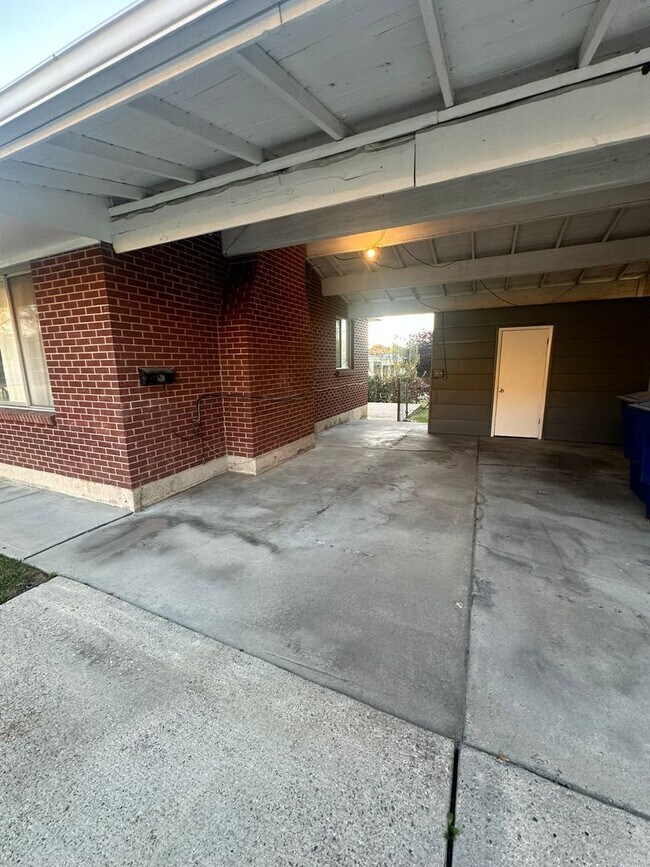 Building Photo - 3429 Quincy Ave