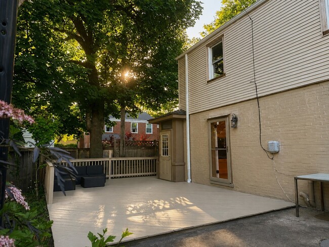 Building Photo - 4635 W Peterson Ave