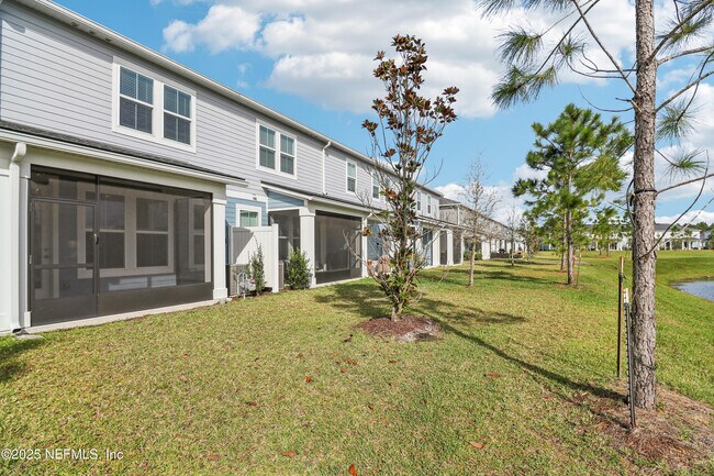Building Photo - 260 Brandon Lks Dr