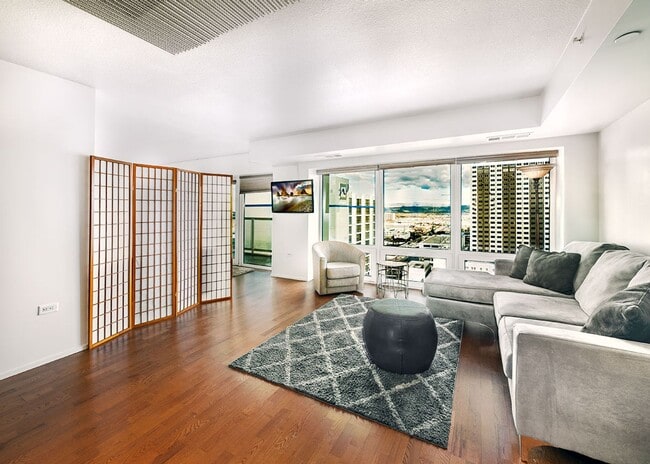 Building Photo - Clean and Bright Studio Apartment Downtown at The Montage- Utilities included!