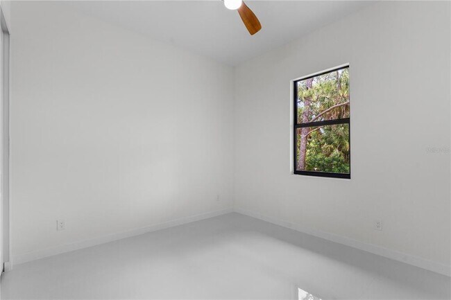 Building Photo - 10070 Flat River St