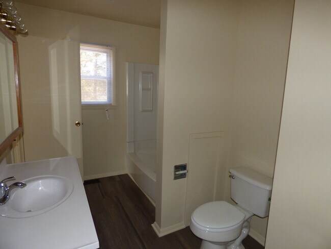 Building Photo - 6914 Autumn View Dr