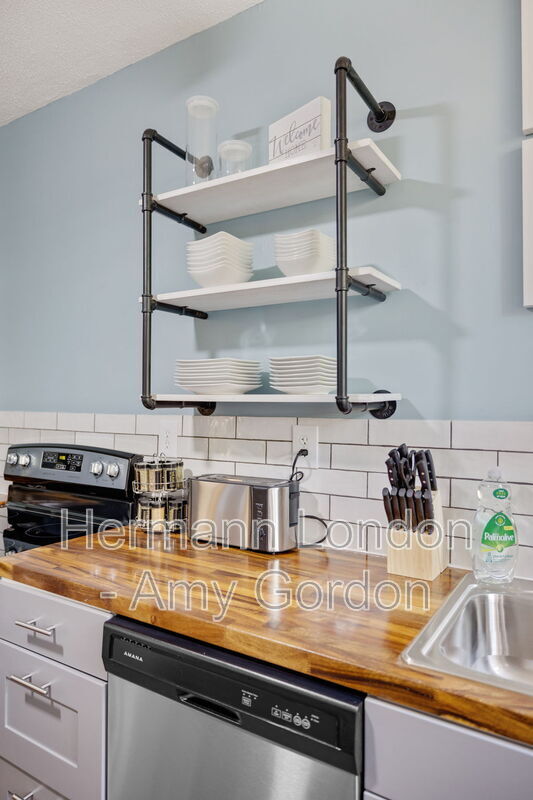 Building Photo - 6024 Dewey Ave