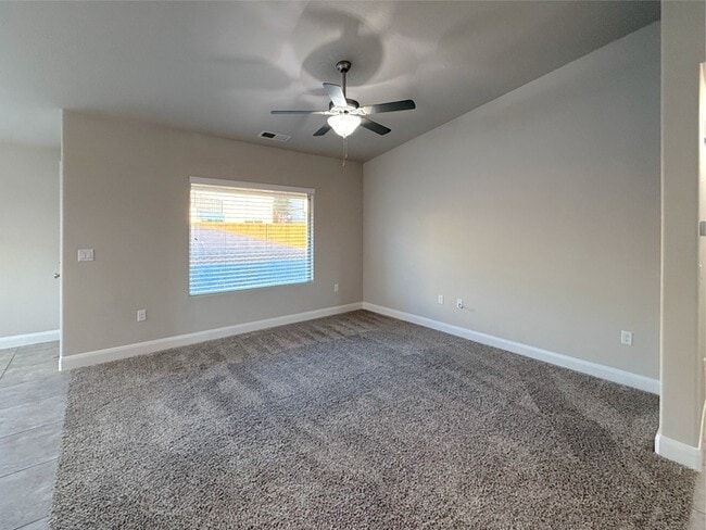 Building Photo - 505 E Ruby Pl