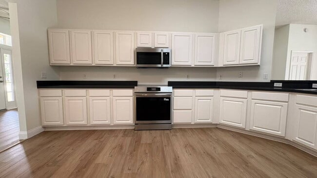 Building Photo - "Stunning 4-Bedroom Lake View Home in Oviedo – Spacious 2,132 Sq Ft Retreat!"