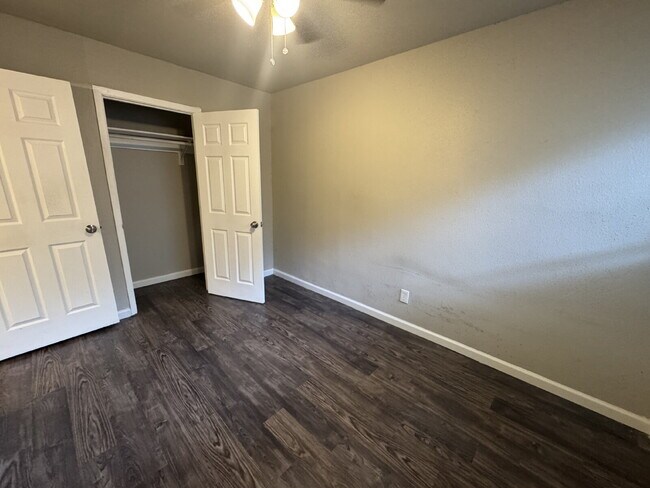 Building Photo - 2 Bedroom and 1 bathroom ready to move in