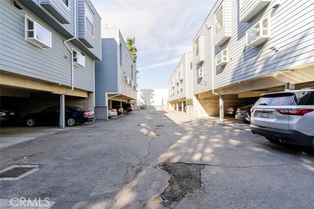 Building Photo - 15113 Saticoy St