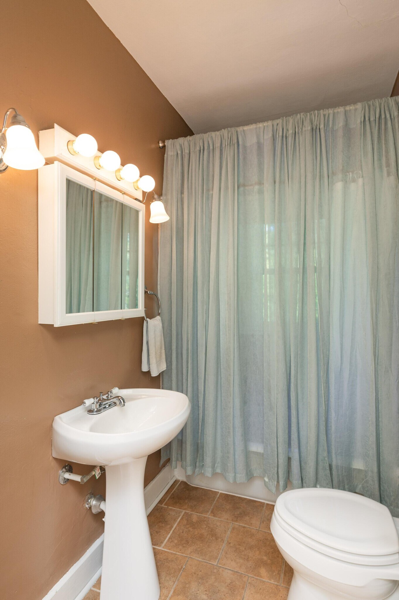 Building Photo - 3308 Alta Vista Dr