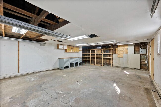 Building Photo - Spacious 3-Bed Tacoma Home w/ Office, A/C,...