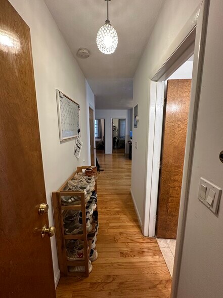 Building Photo - 137 Endicott St