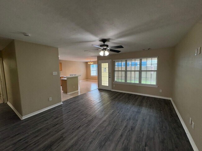 Building Photo - 9139 Prairie Trails Dr