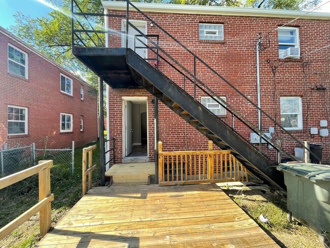 Building Photo - 262 S Chase Ave
