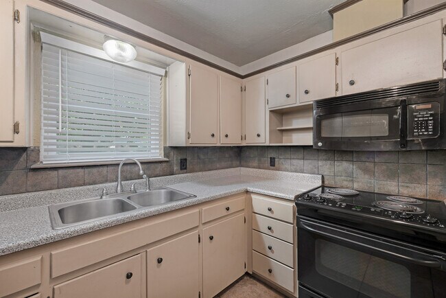 Building Photo - 5119 Oregon Trl
