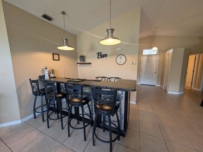 Building Photo - Beautiful 3-Bedroom Home in Suntree