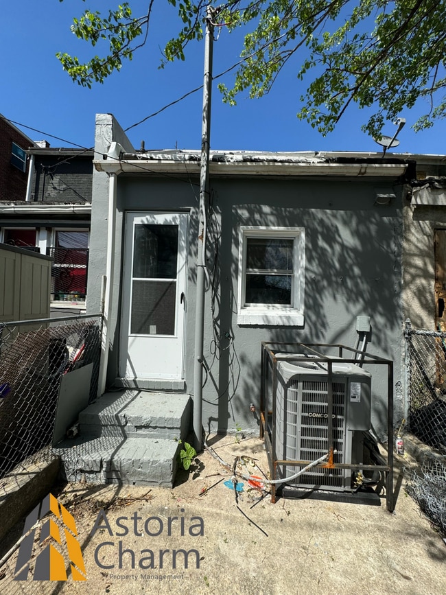 Building Photo - 1BD/1BA + Den Townhouse For Rent!