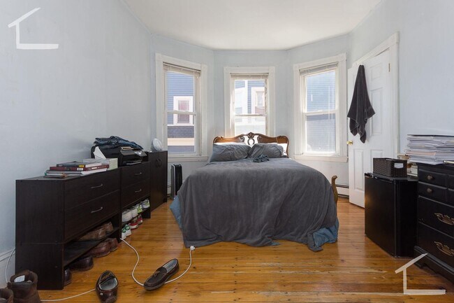 Building Photo - 244 Hillside St