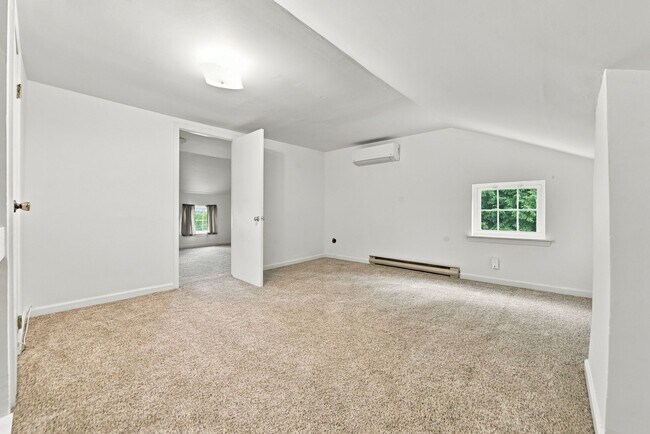 Building Photo - 730 N New St
