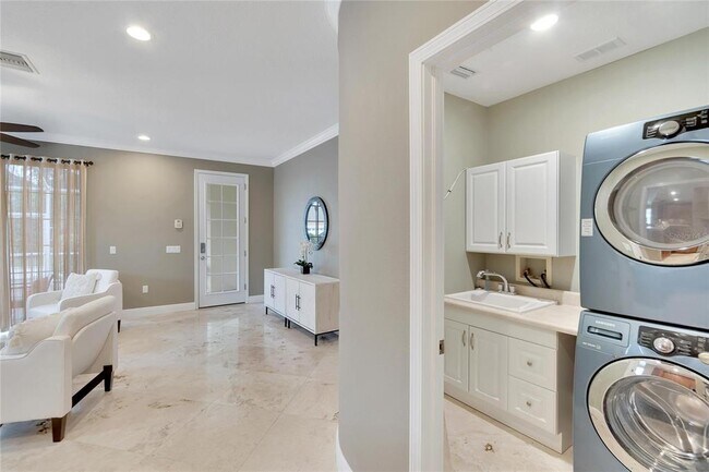 Building Photo - 213 Sela Cove Cir