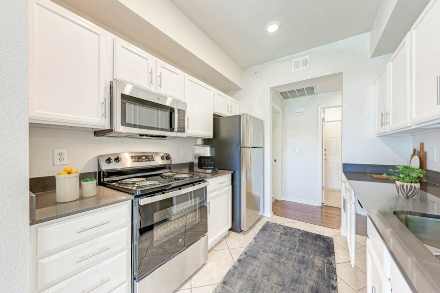 Renovated Kitchen - Riverhorse Ranch Apartments I