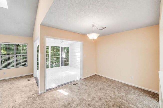 Building Photo - 9024 St Thomas Ln