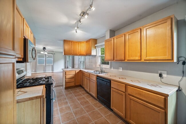Building Photo - 1112 Villa Vista Dr