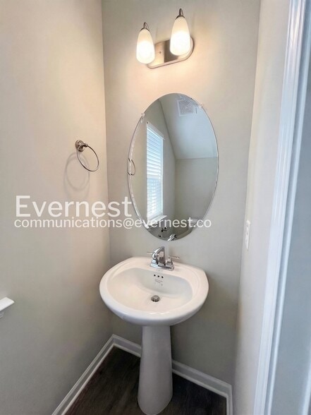 Building Photo - 227 Tara Ct