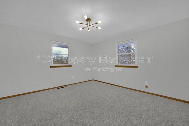 Building Photo - 1638 Parkinson Dr