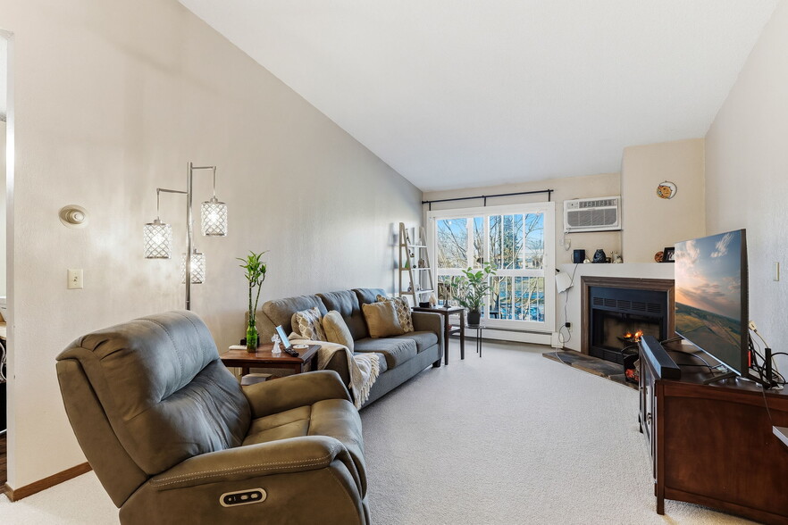 Building Photo - 3850 Plymouth Blvd