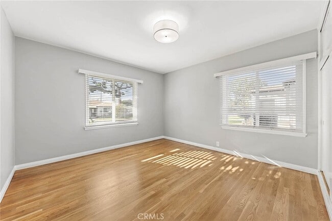 Building Photo - 1505 N Rosewood Ave