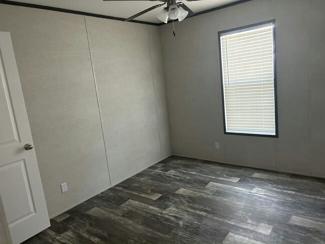 Building Photo - 14261 Isoba Ct