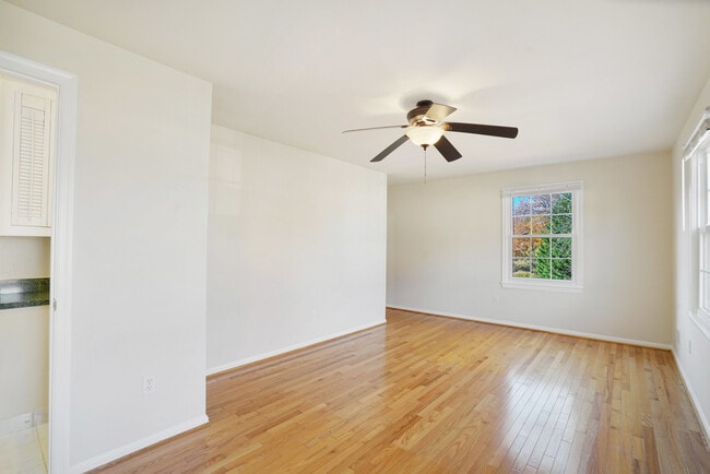 Building Photo - 4339 Cedarlake Ct