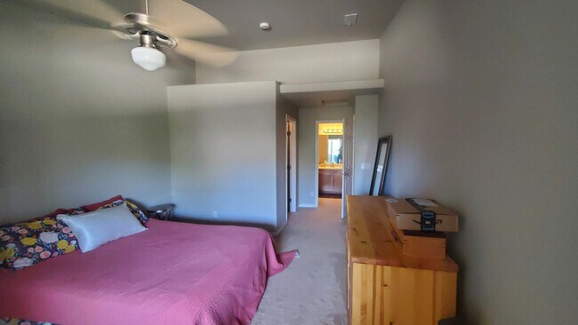 Building Photo - 6984 Ash Creek Hts